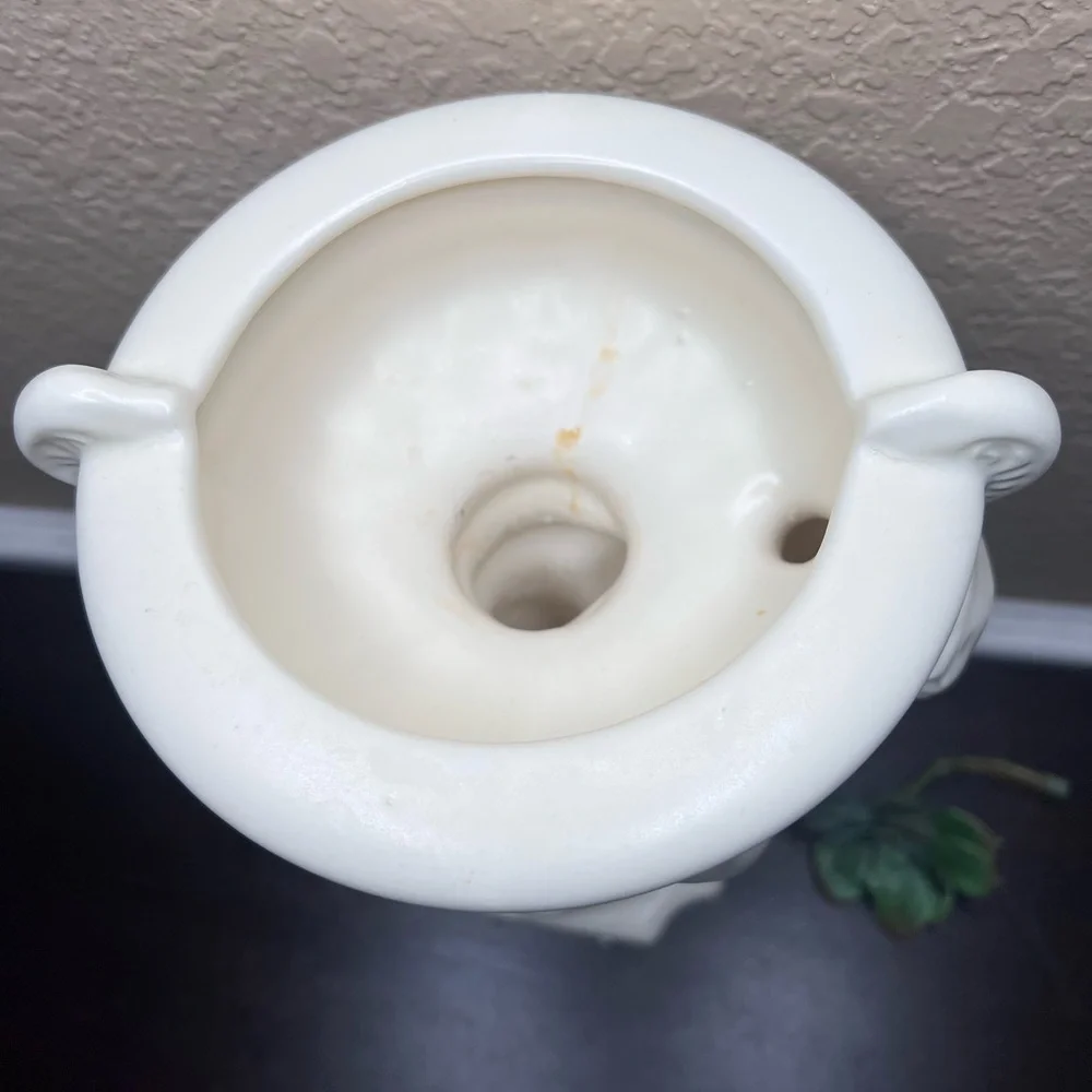 Haeger sculptural pedestal